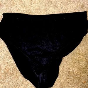 Undies of black Lycra. No lines type so does not show all seams under clothing.